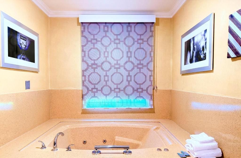 Best Western Hollywood Plaza Inn - Hollywood Walk of Fame Hotel - LA фото 61