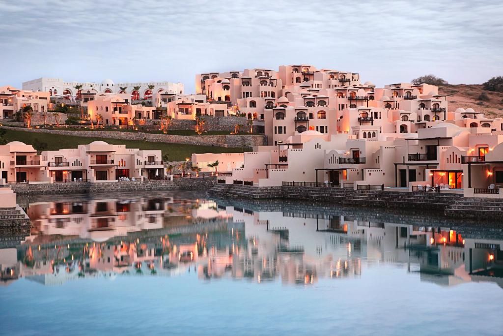 The Village at The Cove Rotana Resort фото 47
