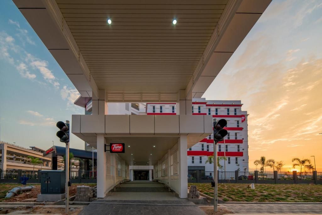 Tune Hotel Klia-Klia2, Airport Transit фото 27