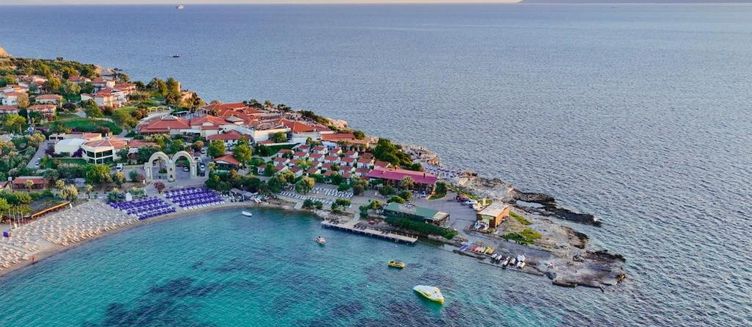 Фото отеля Maya Bistro Hotel & Beach