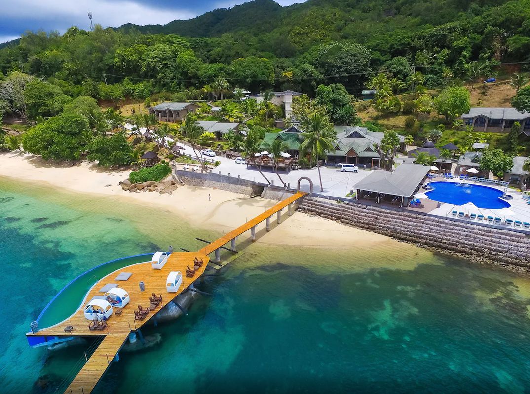 Coco De Mer & Black Parrot Suites фото 0