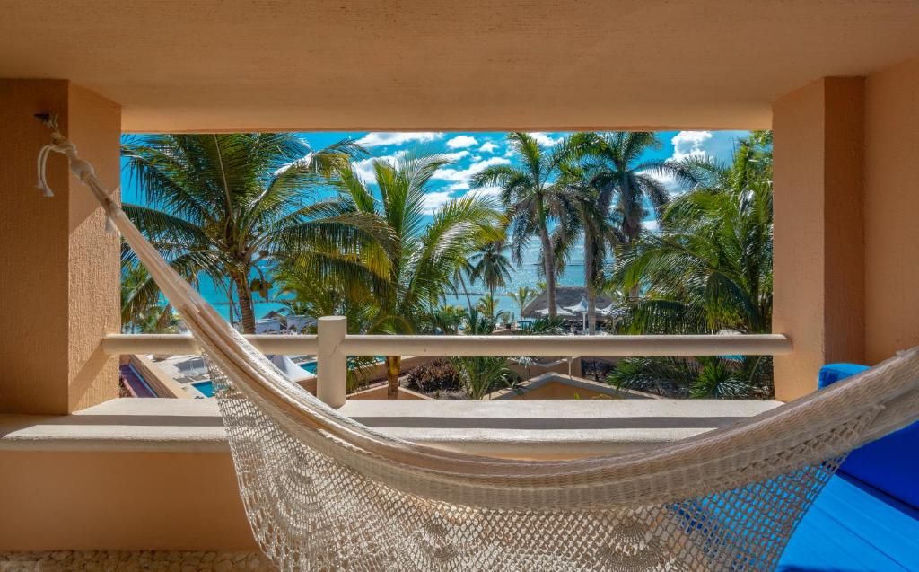 PA Beach Club & Hotel by GuruHotel фото 2