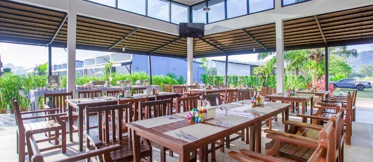 Фото отеля Khaolak Mountain View Resort