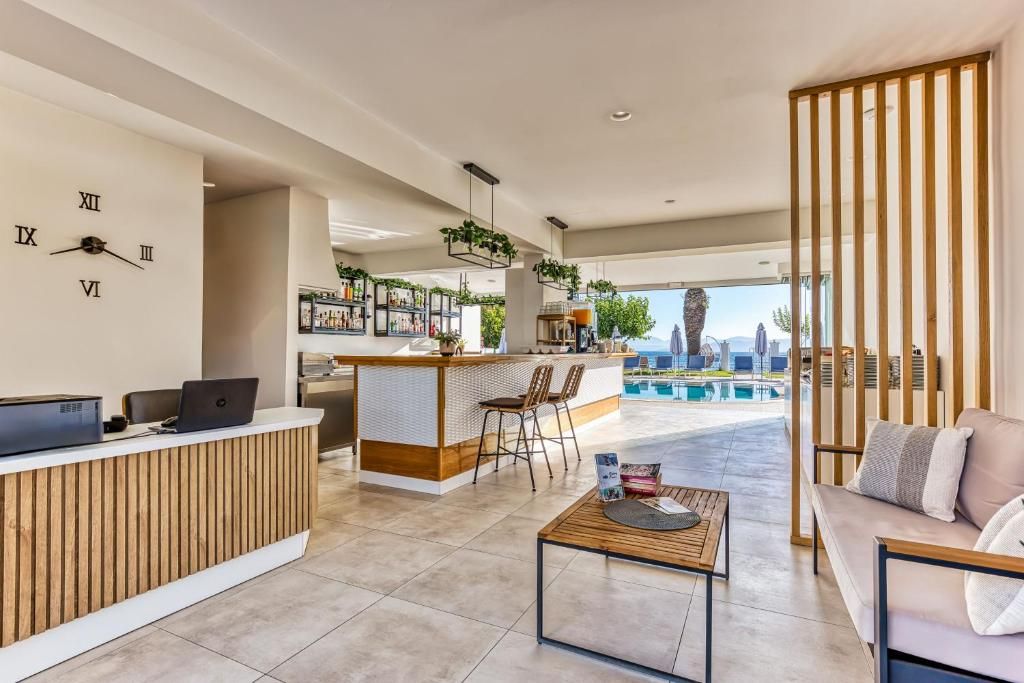 Roussos Studios фото 2