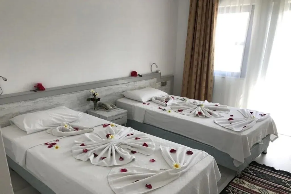 Aymes Hotel фото 2