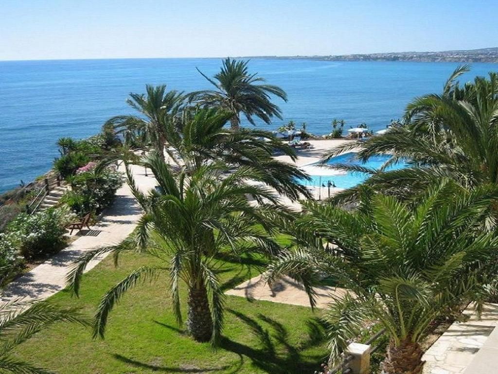 Vrachia Beach Hotel & Suites фото 8