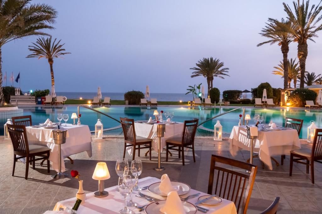 Constantinou Bros Athena Beach Hotel фото 60