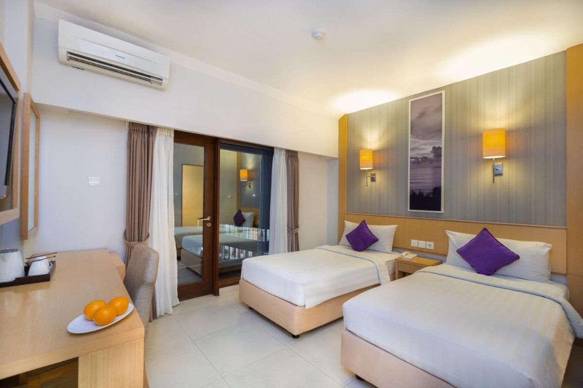 Quest Hotel Kuta фото 1