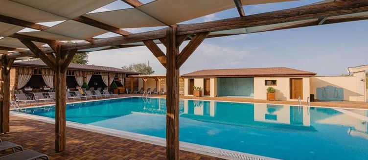 Фото отеля Family Pride Inn (Династия)