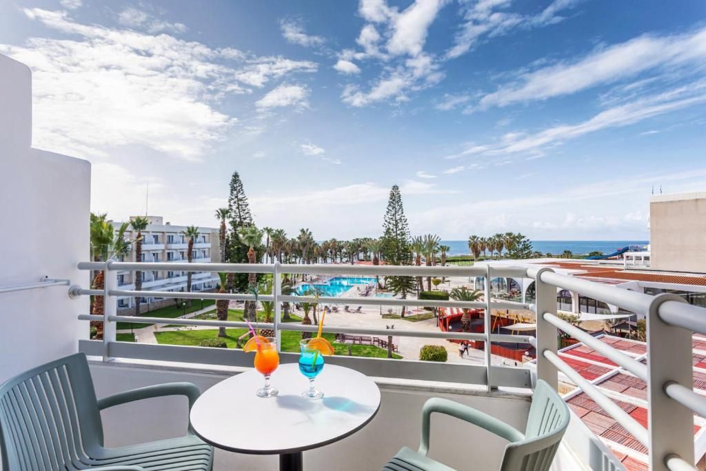 Louis Phaethon Beach фото 27