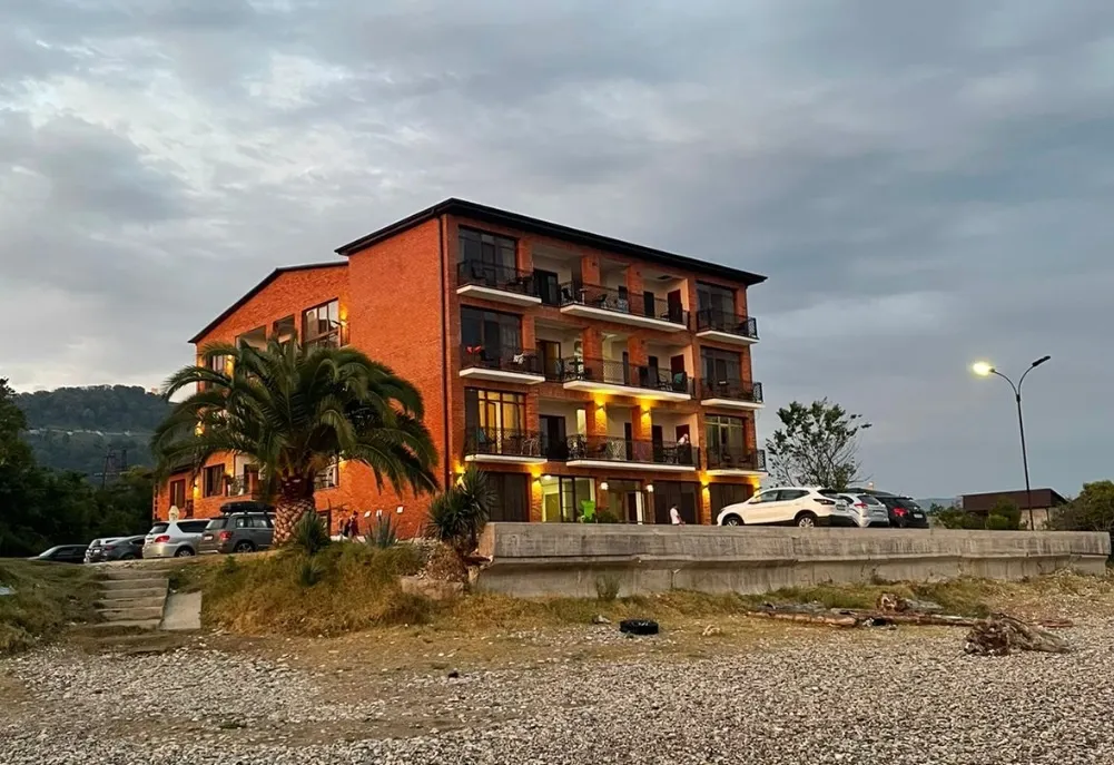 Leon Beach Hotel фото 1