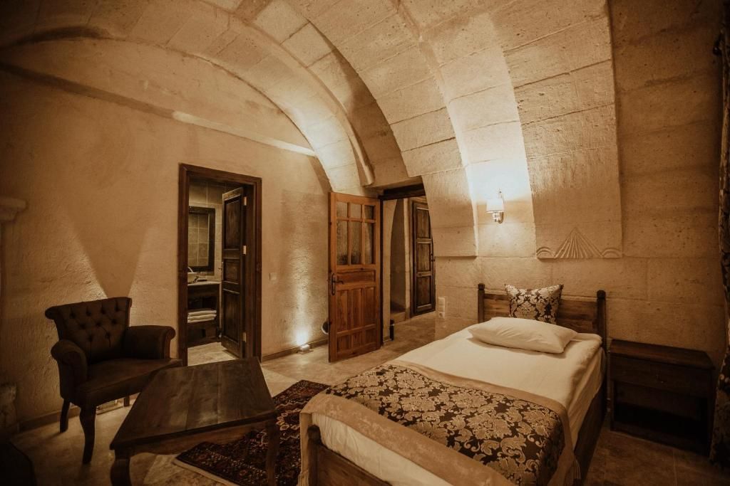 Alia Cave фото 28
