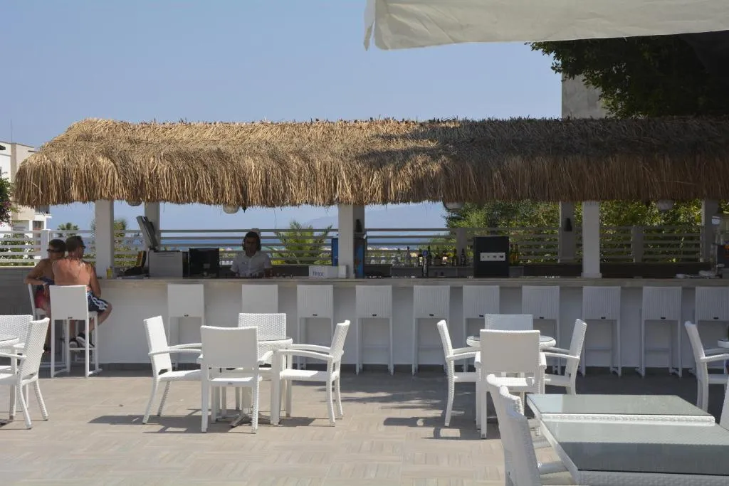 Bendis Beach Hotel фото 9