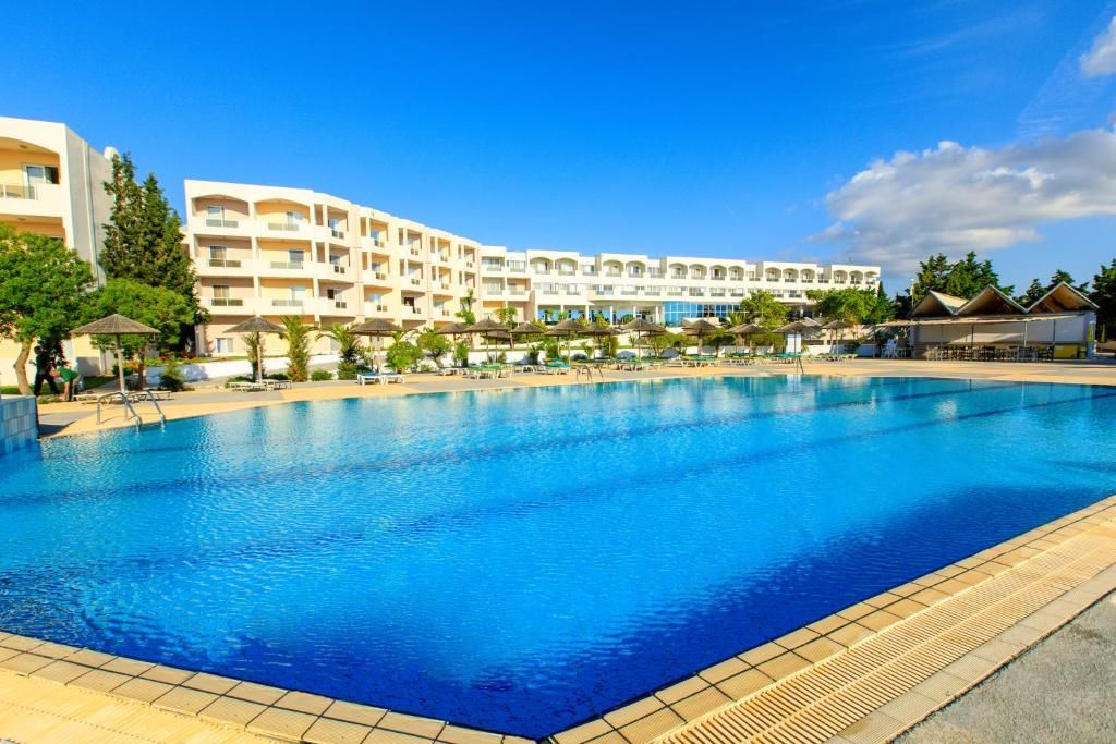 The Sovereign Beach Hotel фото 33