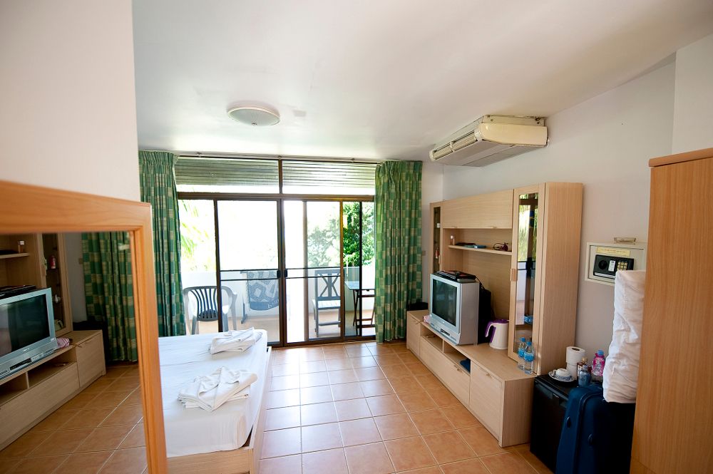 Karon Cliff Bungalows фото 39
