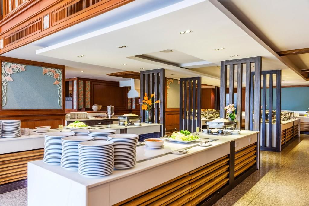 Cholchan Pattaya Beach Resort фото 101