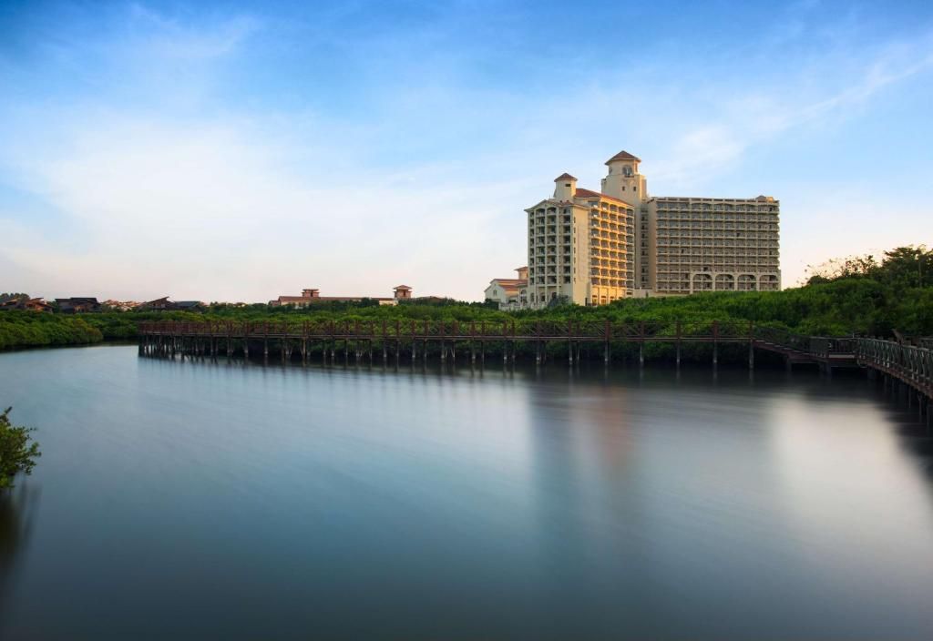 DoubleTree Resort by Hilton Hainan Chengmai фото 0
