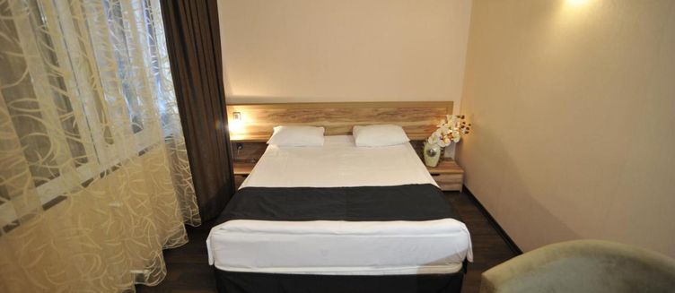 Фото отеля Diplomat Hotel