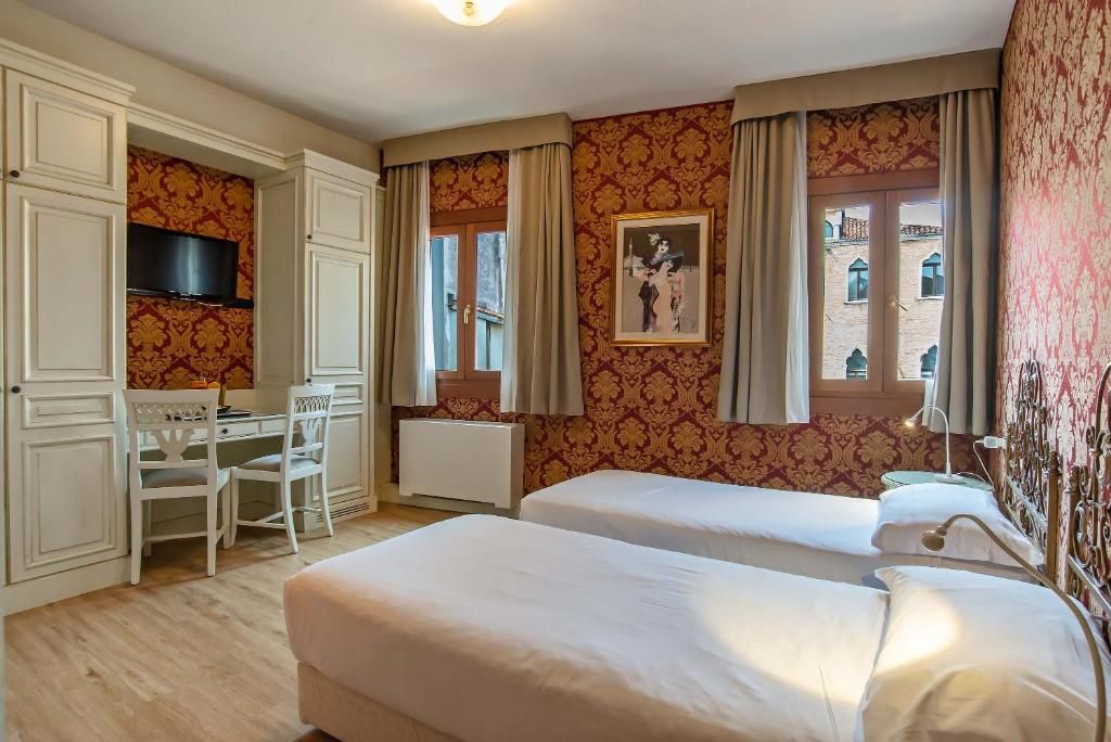 Hotel La Fenice et Des Artistes фото 36