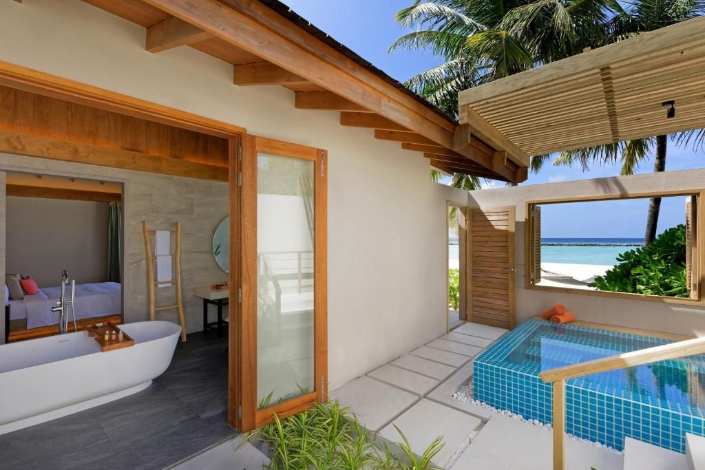 Emerald Faarufushi Resort & Spa фото 100
