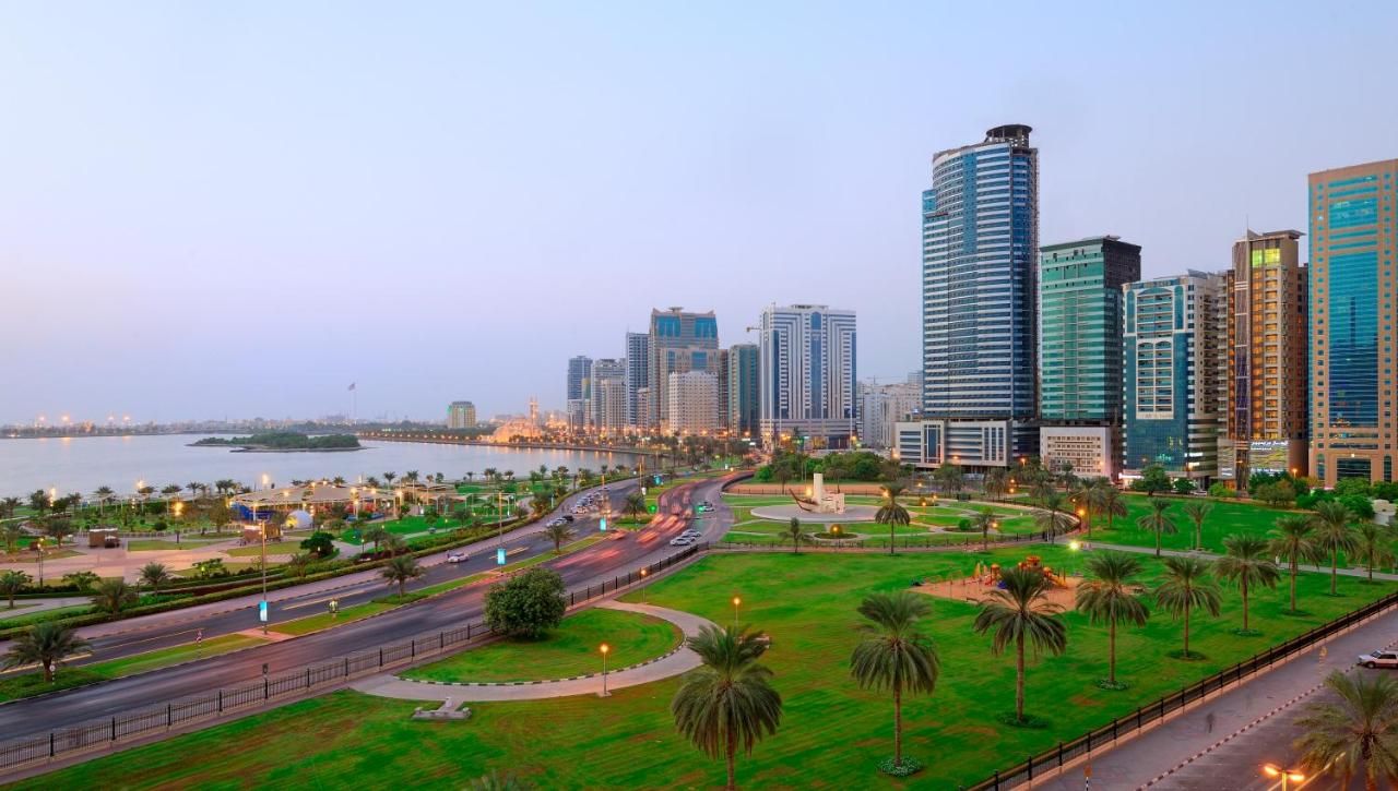 Al Majaz Premiere Deluxe Hotel Apartments фото 9