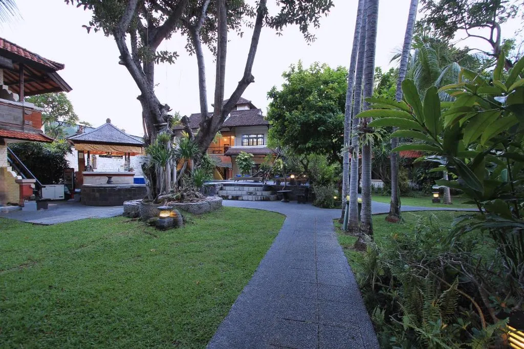 The Taman Ayu Hotel фото 8