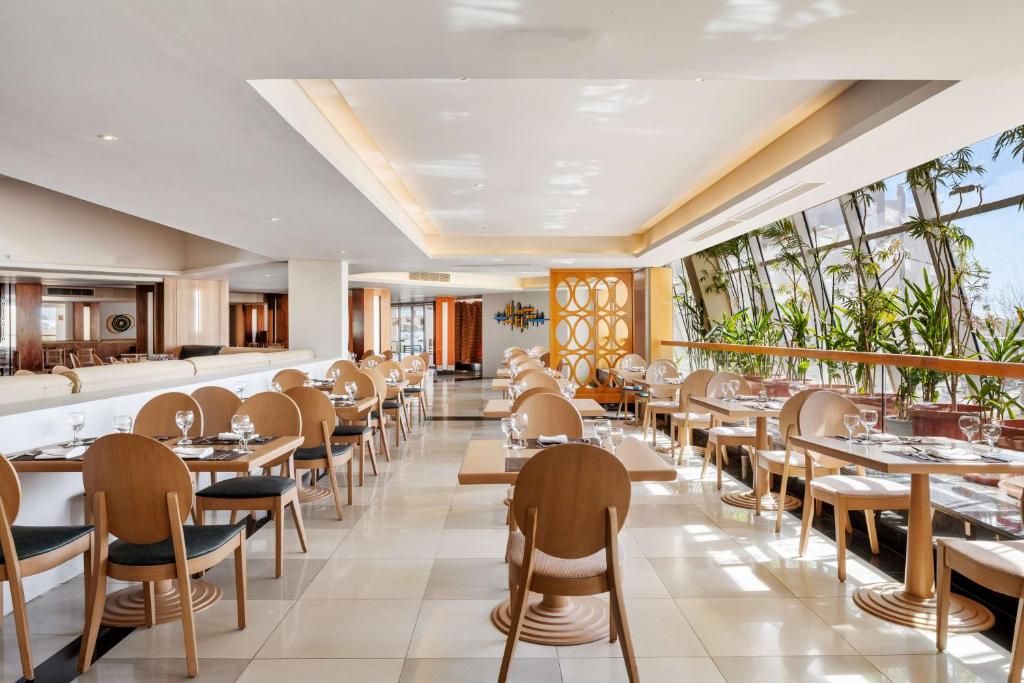 DoubleTree by Hilton Sharks Bay Resort фото 47