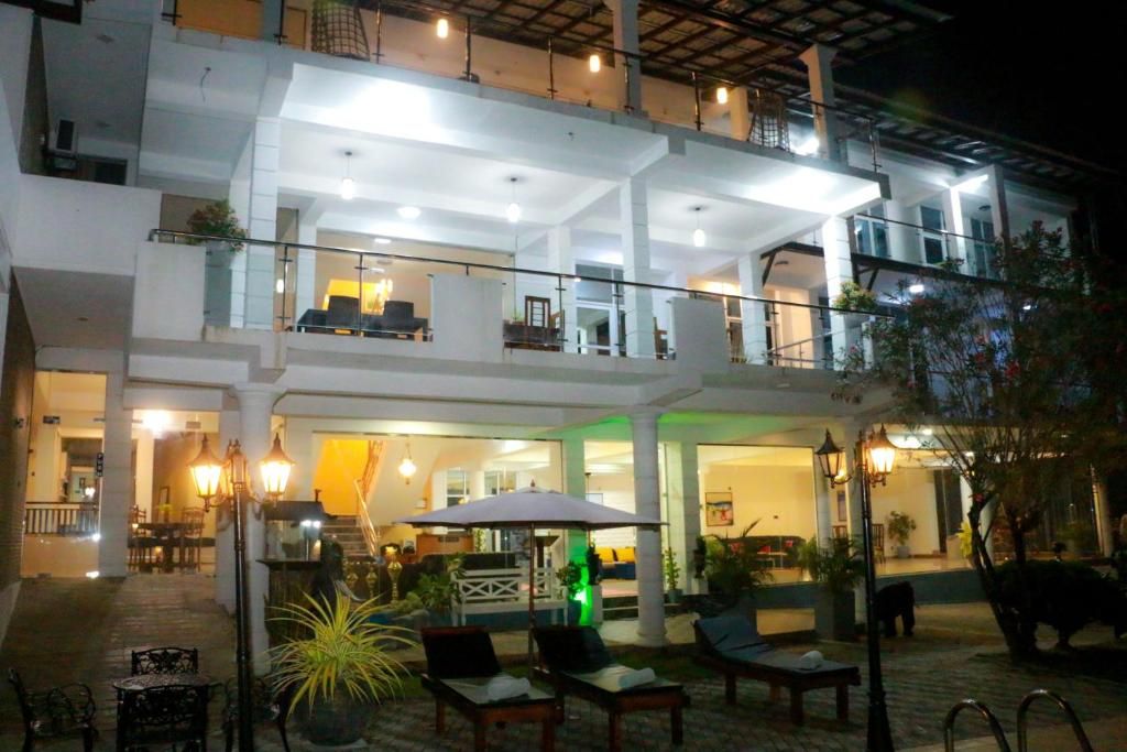 Queen's Beach Hotel фото 45