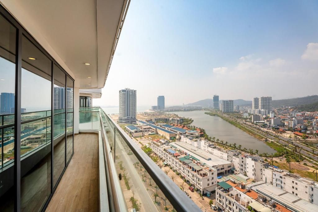 DeLaSea Ha Long Hotel фото 36