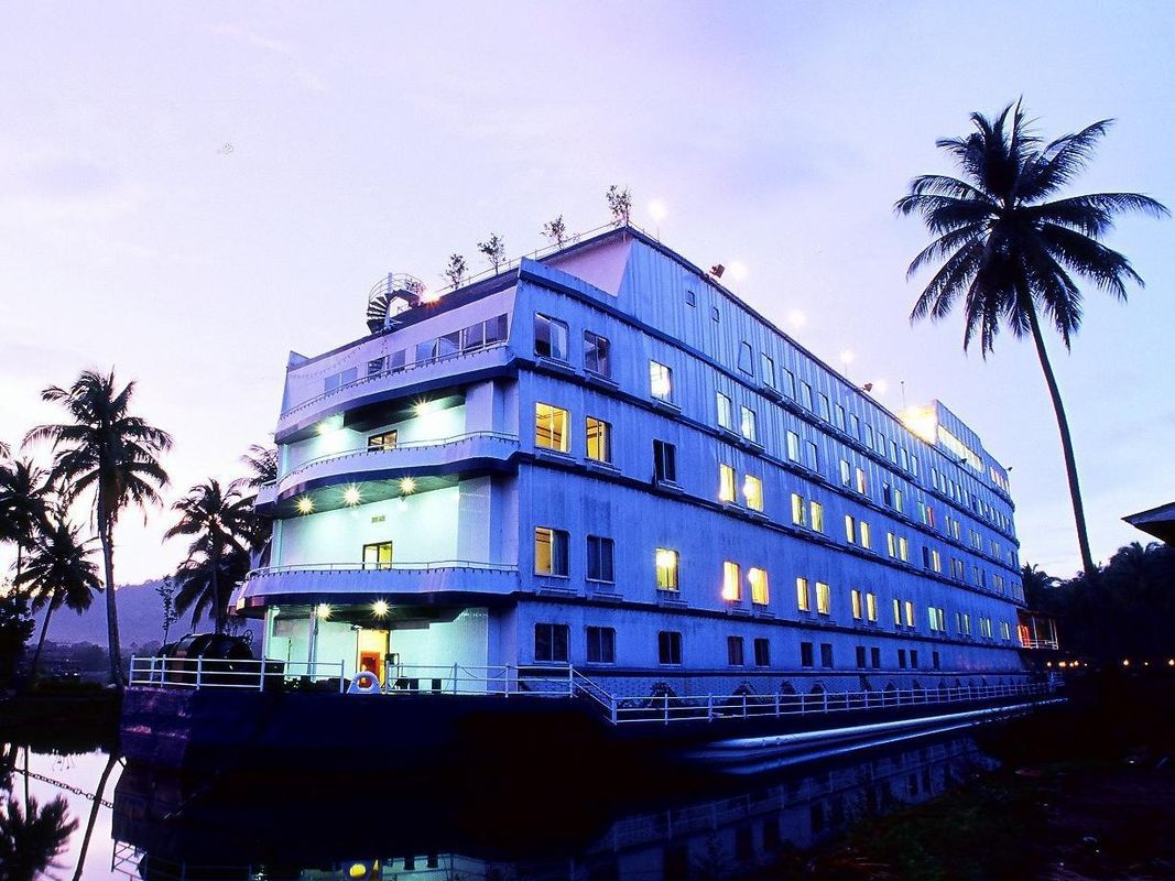 Aunchaleena Beach Front Resort фото 17