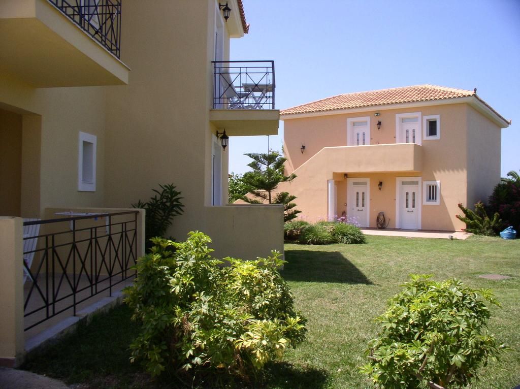 Astra Village Hotel & Suites фото 4