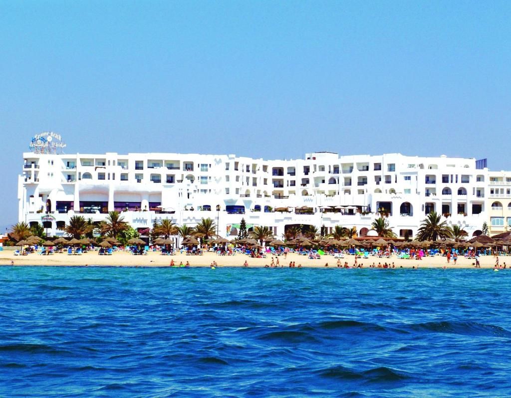 Yasmine Beach Hotel фото 1