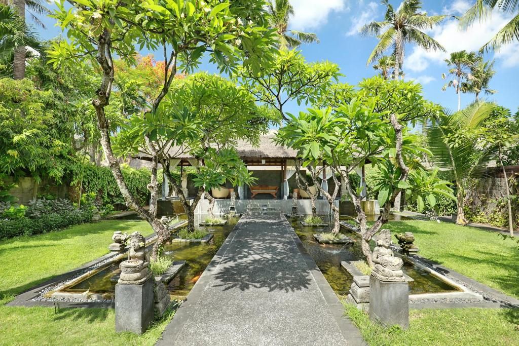 Legian Beach Hotel фото 48