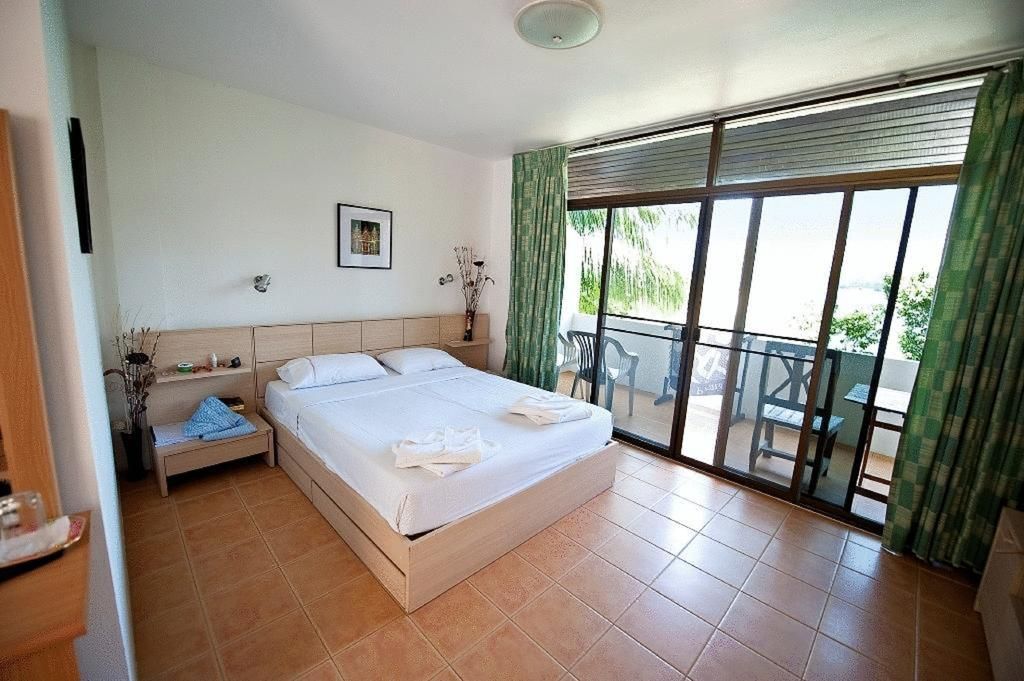 Karon Cliff Bungalows фото 29