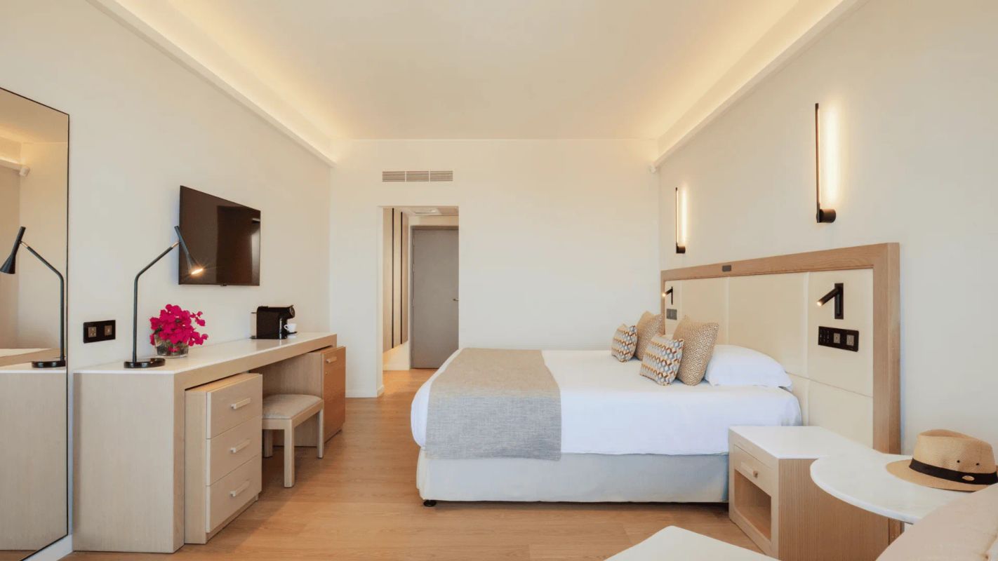 Golden Coast Beach Hotel фото 3