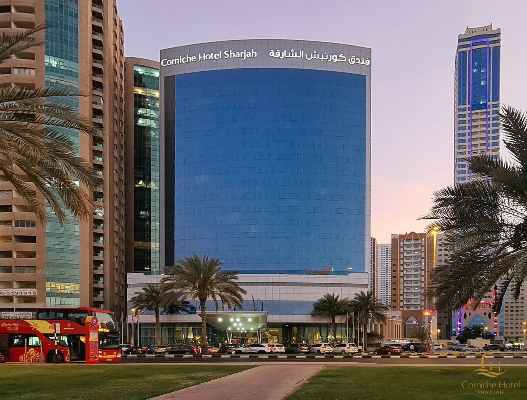 Corniche Hotel Sharjah фото 1