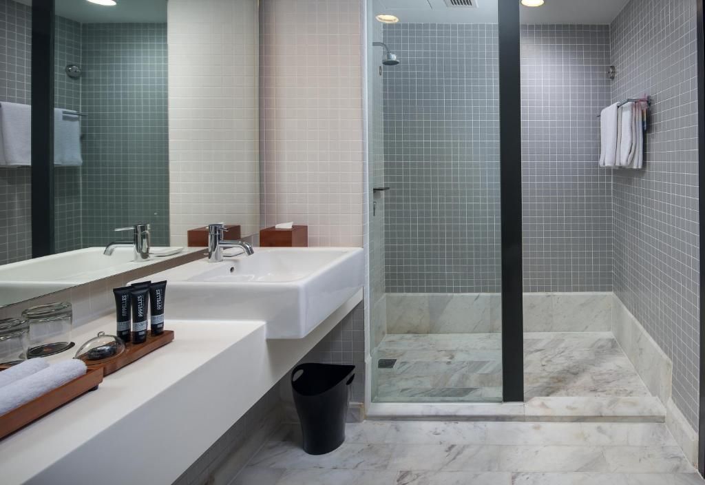 G Hotel Gurney фото 65