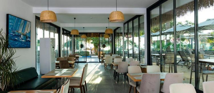 Фото отеля Yalıpark Beach Hotel