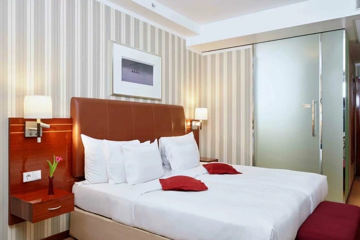Palace Bridge Hotel фото 1