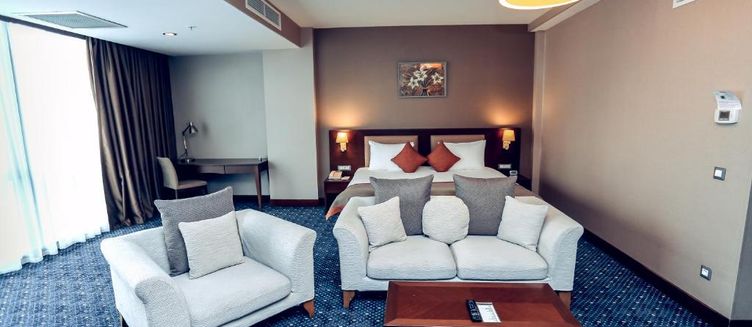 Фото отеля Parkside Hotel & Apartments