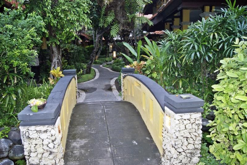 Royal Tunjung Hotel & Villa Legian фото 5