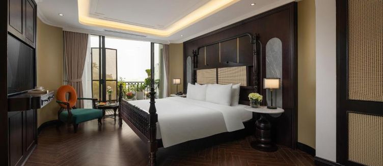 Фото отеля May de Ville Crown Hotel
