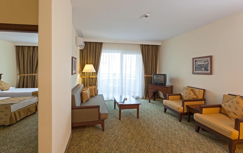 Royal Garden Suit Hotel фото 23