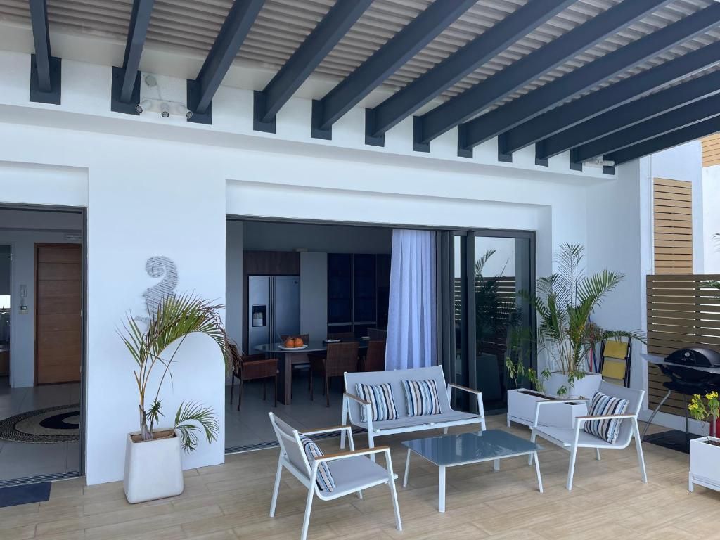 Cap Ouest Beachfront Luxury Penthouse фото 27