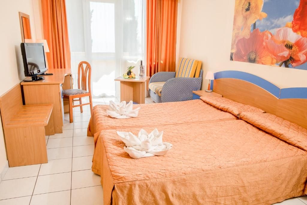 Dolphin Hotel All Inclusive фото 18