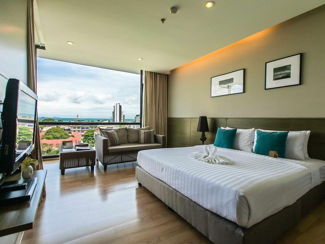 Altera Hotel and Residence фото 1
