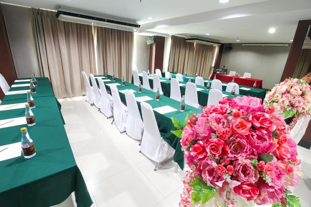 Convenient Grand Hotel Suvarnabhumi фото 15
