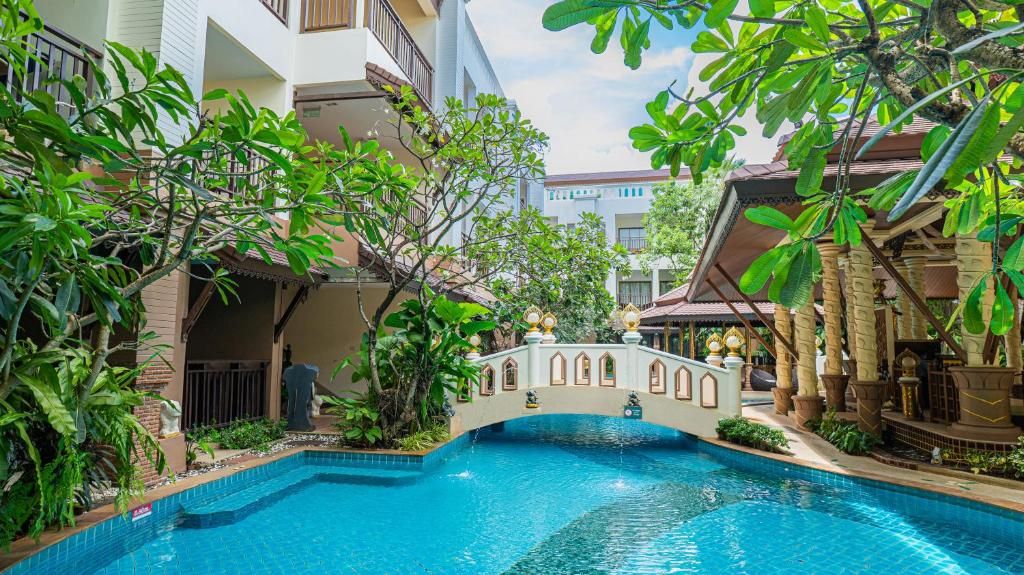 Quality Resort and Spa Patong Beach фото 70