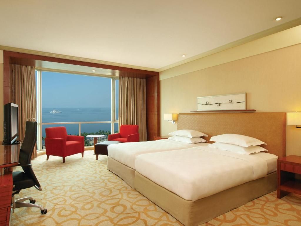 New Coast Hotel Manila фото 2