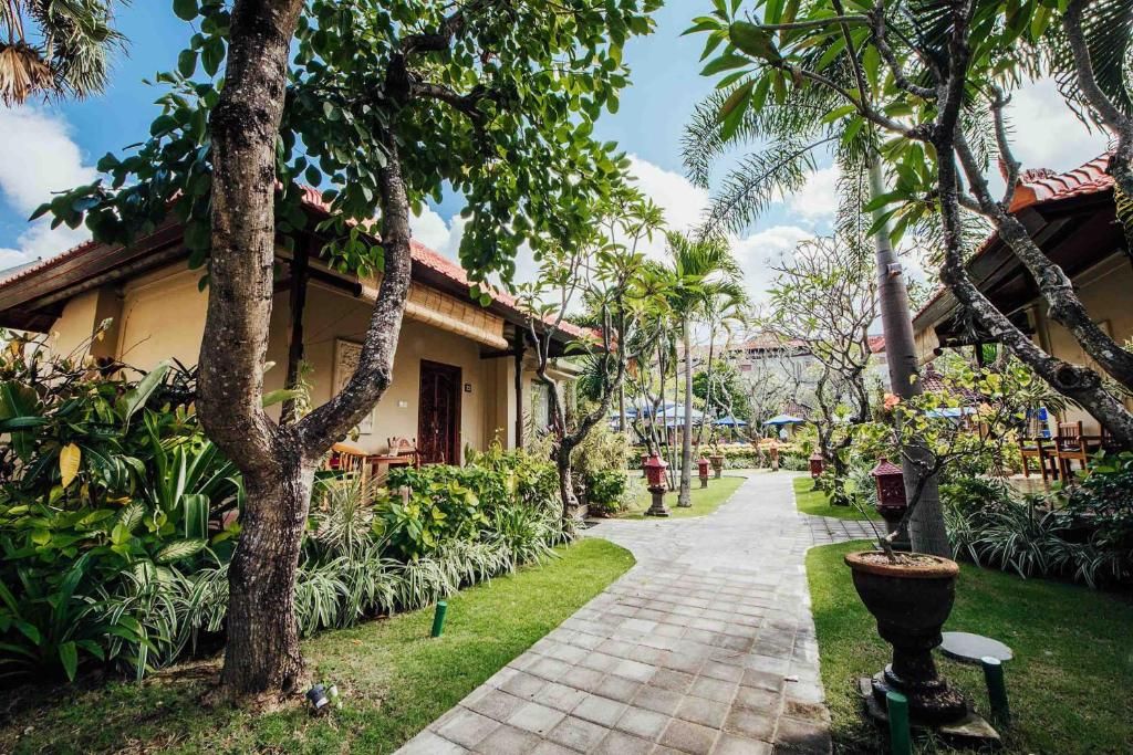 Kuta Puri Bungalows фото 37